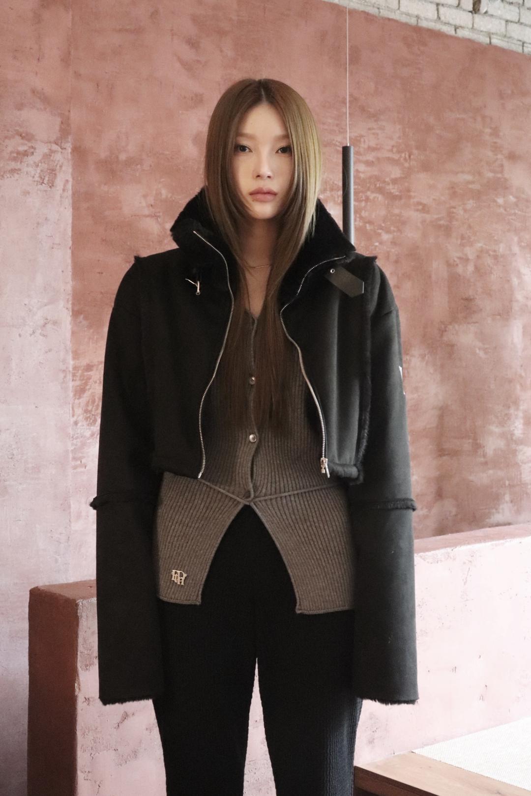 cropped suede fur mustang black