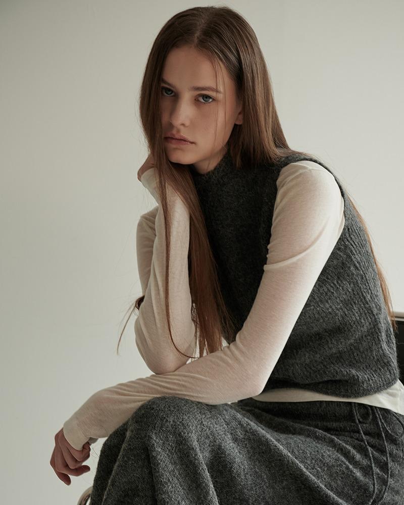 Hattzzi sleeveless knit tee