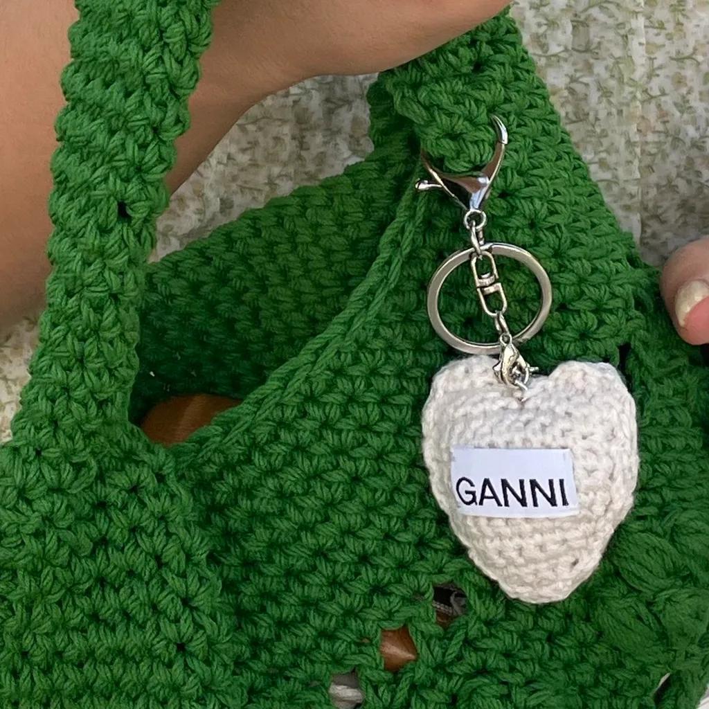 [무료배송/한정수량] 가니 ganni 크로쉐 하트 키링 [MD추천 키링] | 상품 상세 | 크로켓