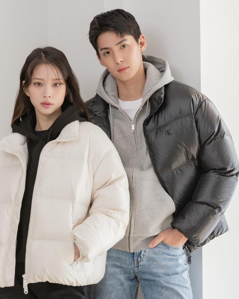 𝗢𝘂𝘁𝗲𝗿 𝙀𝙑𝙀𝙉𝙏❄️ #FW24 [공식] 남녀공용 스탠드 카라 글로시 다운 푸퍼 숏패딩 점퍼 J400468-BEH J400468BEH