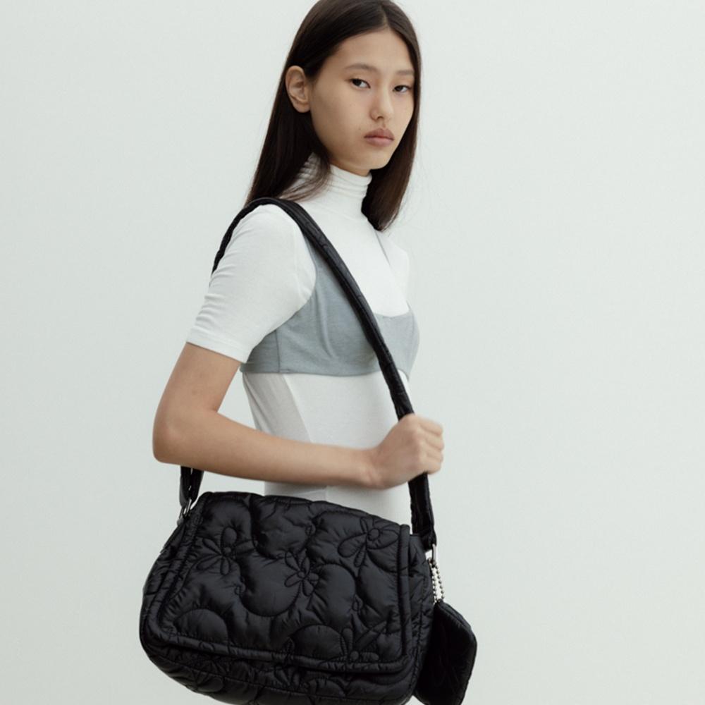 Puffy messenger bag(Dust black)