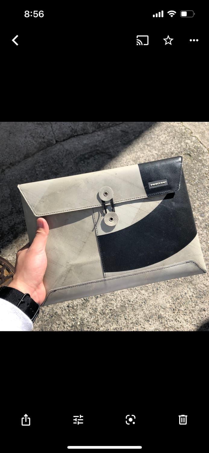 프라이탁 슬리브 회검 13인치