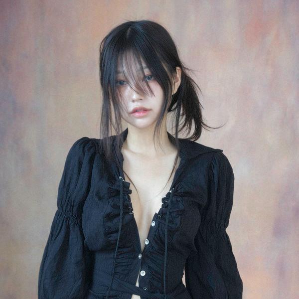 [ 2nd ] Emilia top (bl)