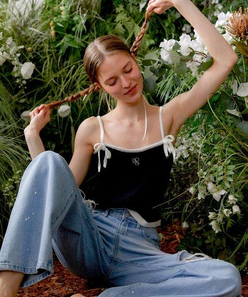 리본 자수 크롭 나시 블랙