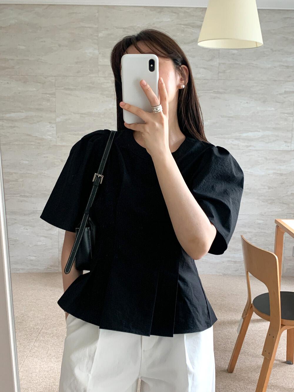 다트 볼륨 반팔블라우스