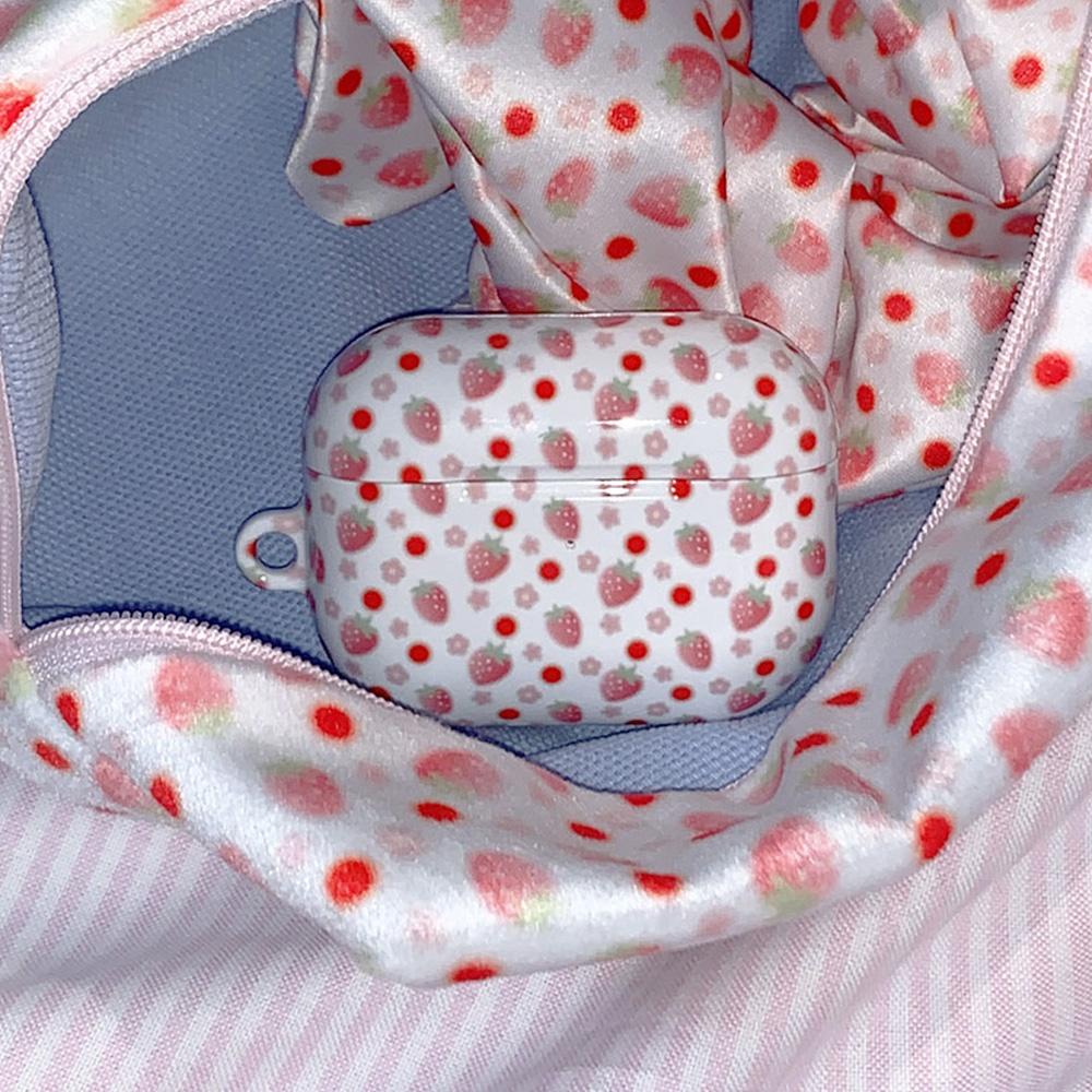 Berry dot airpods case (에어팟케이스)