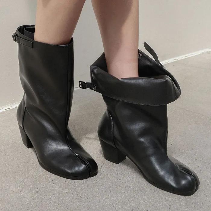 Wide Buckle Tabi Boots / Black