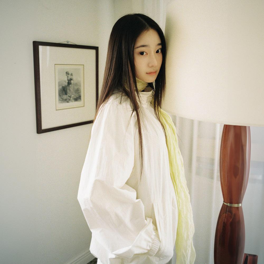 에잇세컨즈 [연주 PICK] 하이넥 셔링 점퍼  아이보리 (356339WM20)