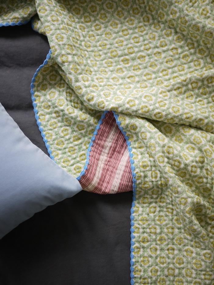 6layer gauze blanket yellow green flower + red stripe