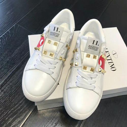 VALENTINO 하트 스니커즈 화이트 (골드스터드)