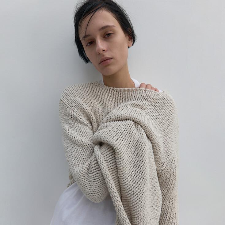 RELAXED COTTON SWEATER IN ECRU