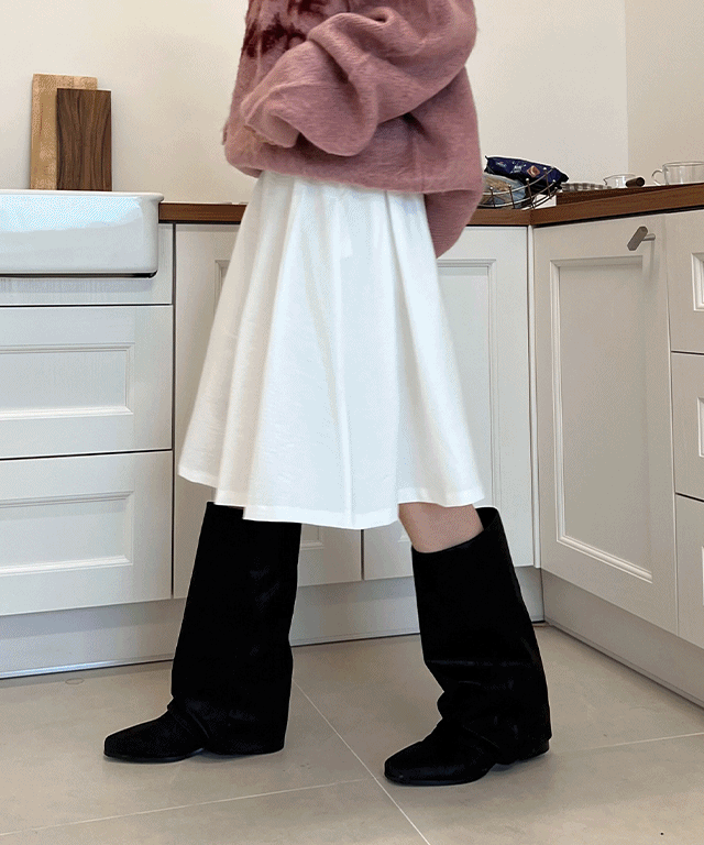 [주문폭주/MD추천] 바게트 핀턱 플레어 뒷밴딩 미디 스커트(2color)