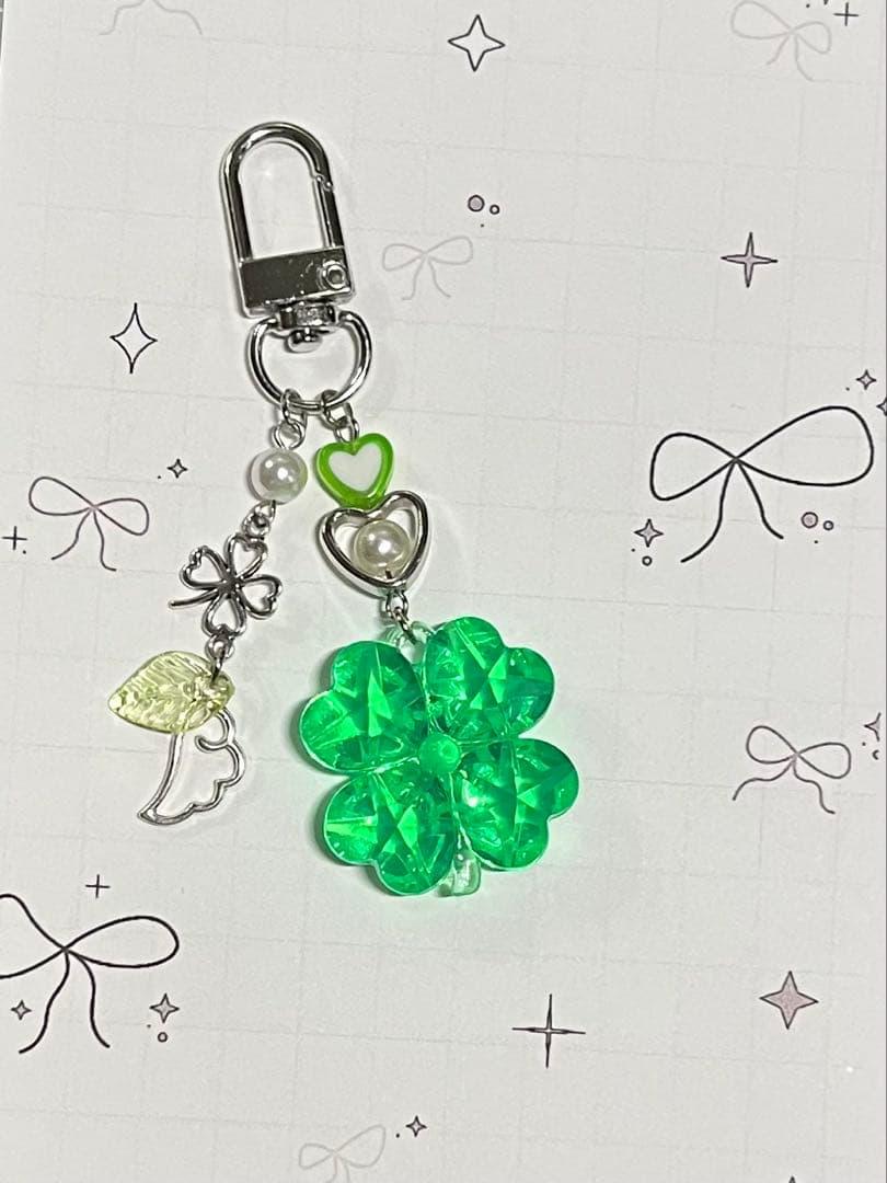 635 ビーズキーホルダー y2k コレクトブック 平成女児 クローバー