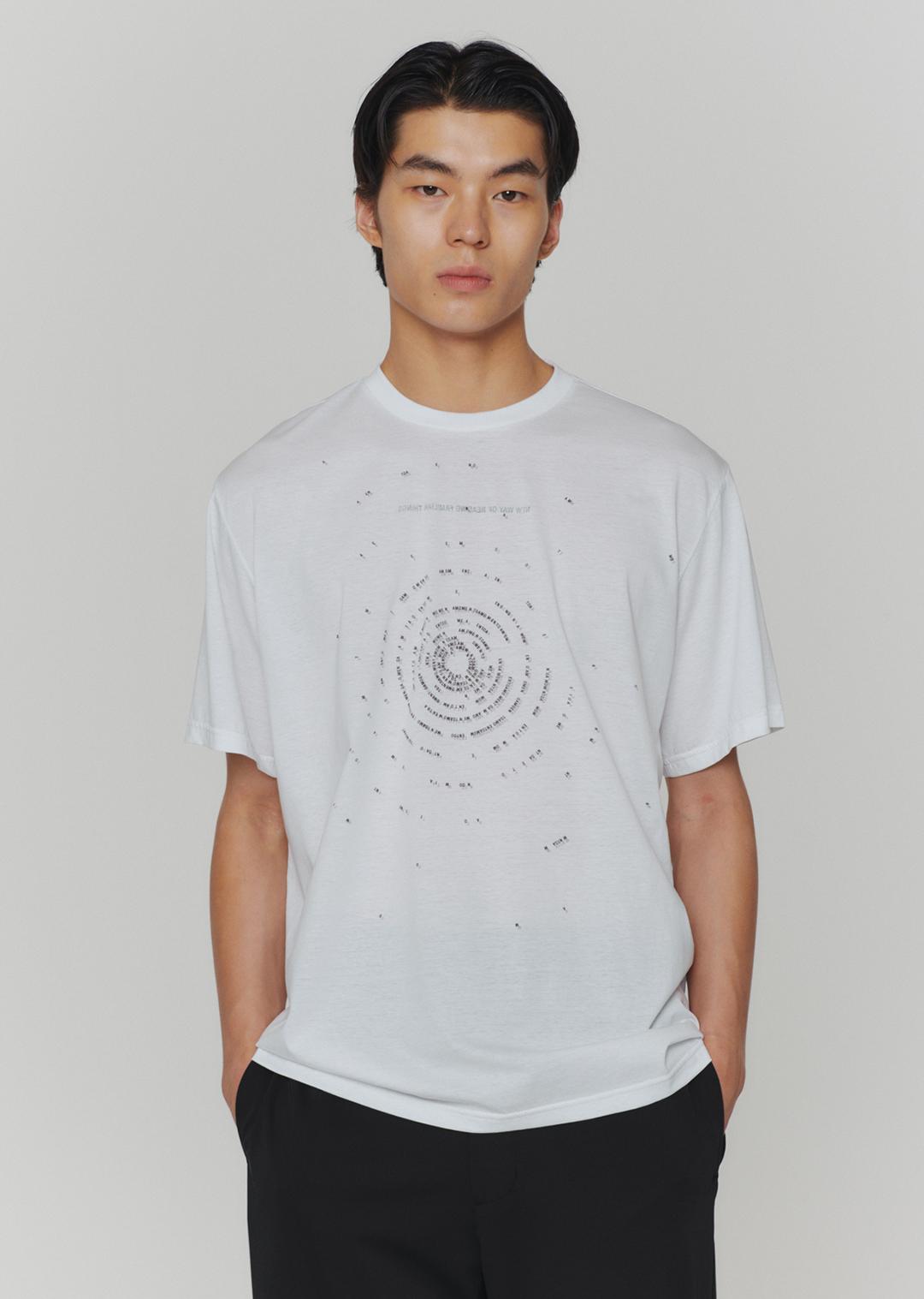 MOTIVE GRAPHIC T-SHIRT