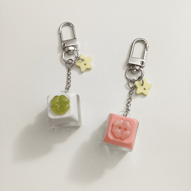 clover keycap keyring [green, pink]