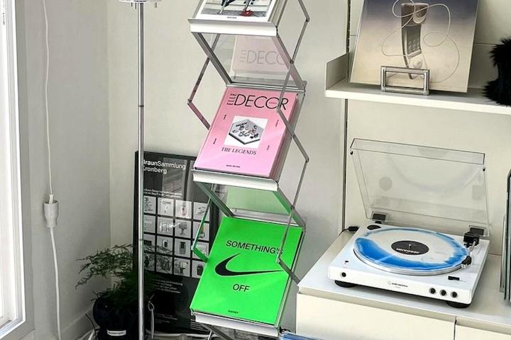 쿠폰가113,810원/스트라텀 미드센츄리모던 접이식 매거진랙 6단(잡지+전용가방증정)