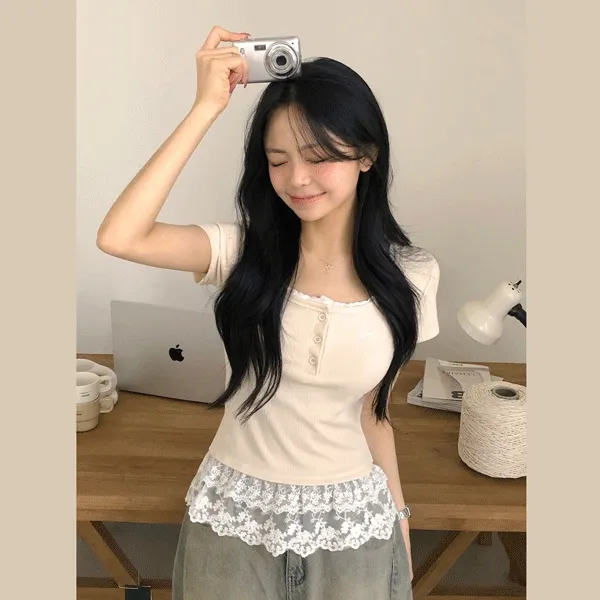 [레이어드한듯~/레이스포인트🤍] 러블리무드, 일체형 자수 단추 골지 레이스 레이어드 반팔티셔츠 (3color)