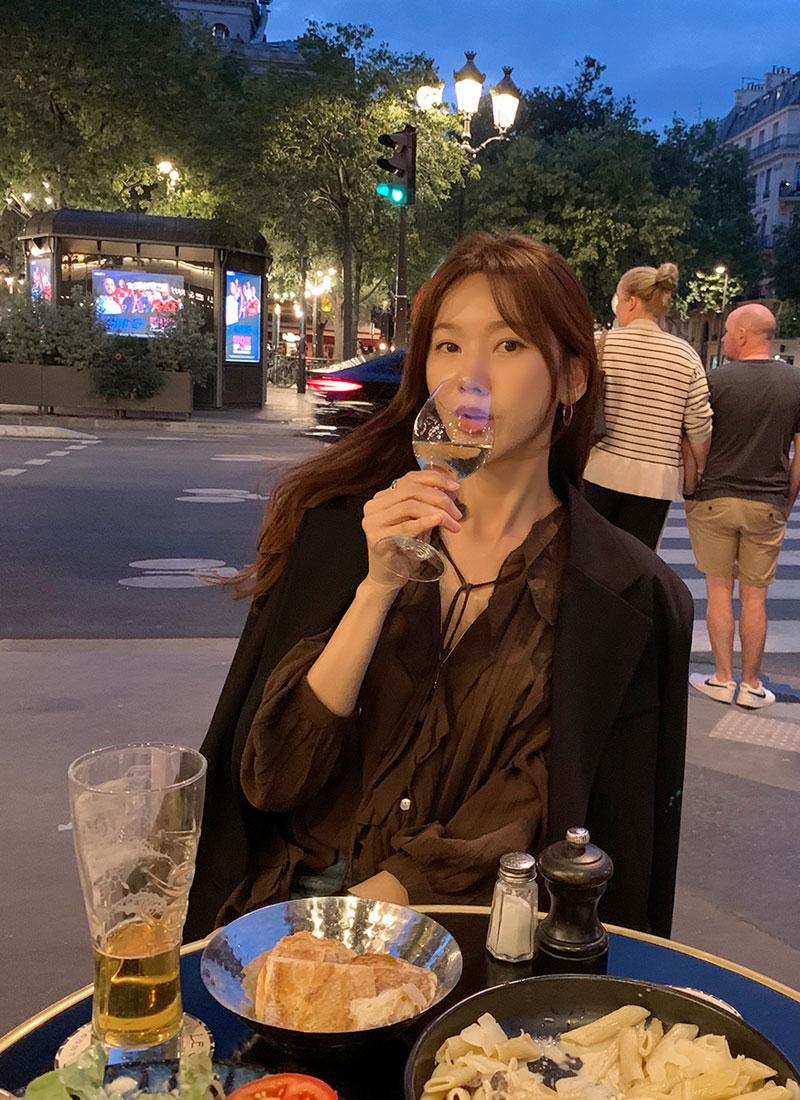 브라우니 러플 블라우스