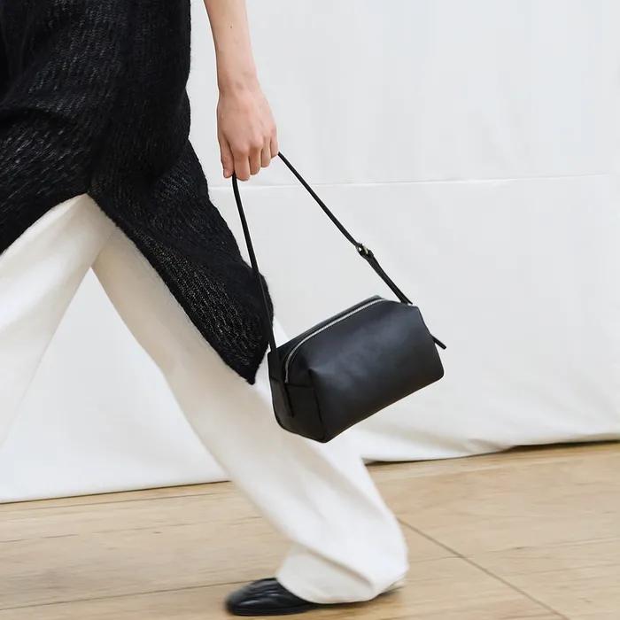 [6차] Classic Box Shoulder Bag - Leather Black