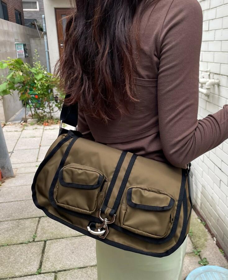 On&Off Messenger Bag in Shiny Military