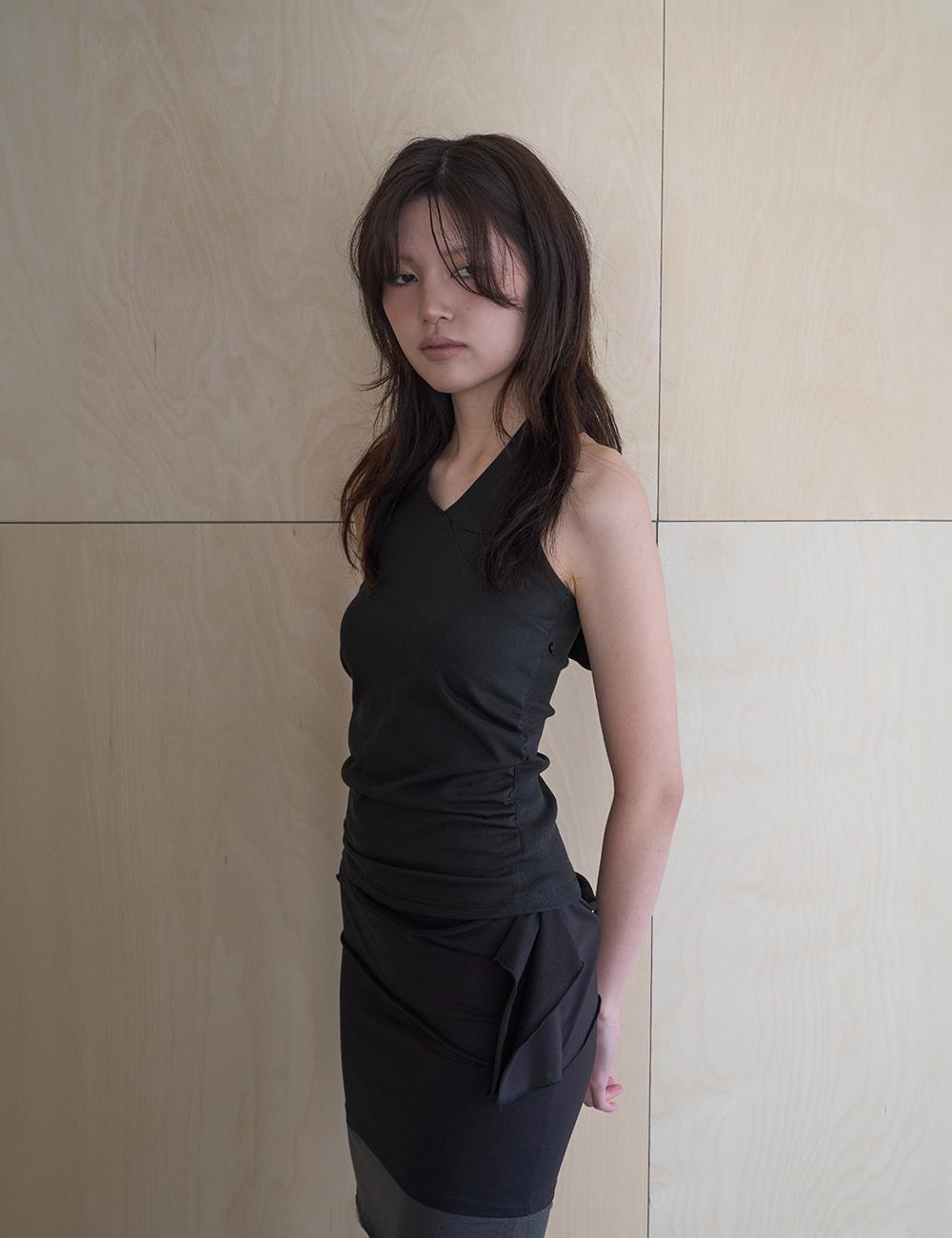 Sula Sleeveless in Black
