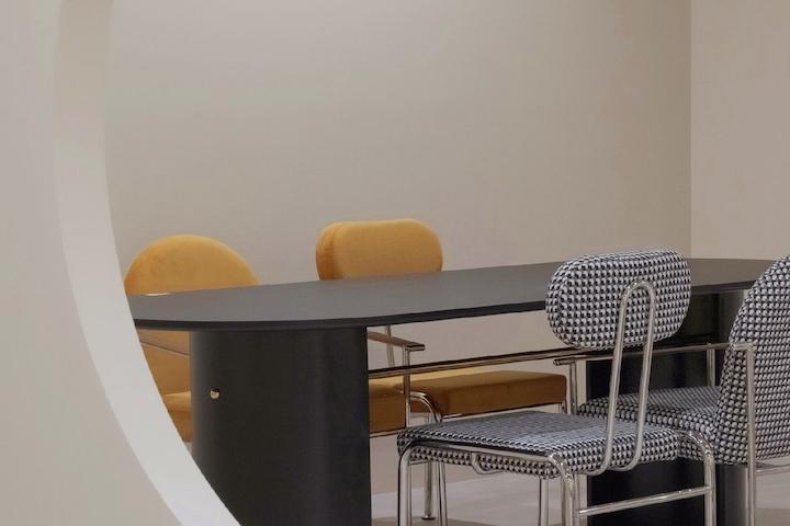 ROUND DINING TABLE - 2000,2400 BLACK