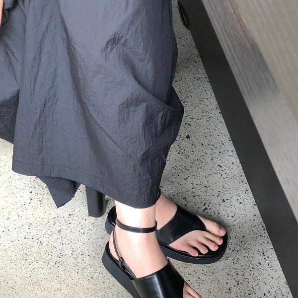 Minimal platform sandal