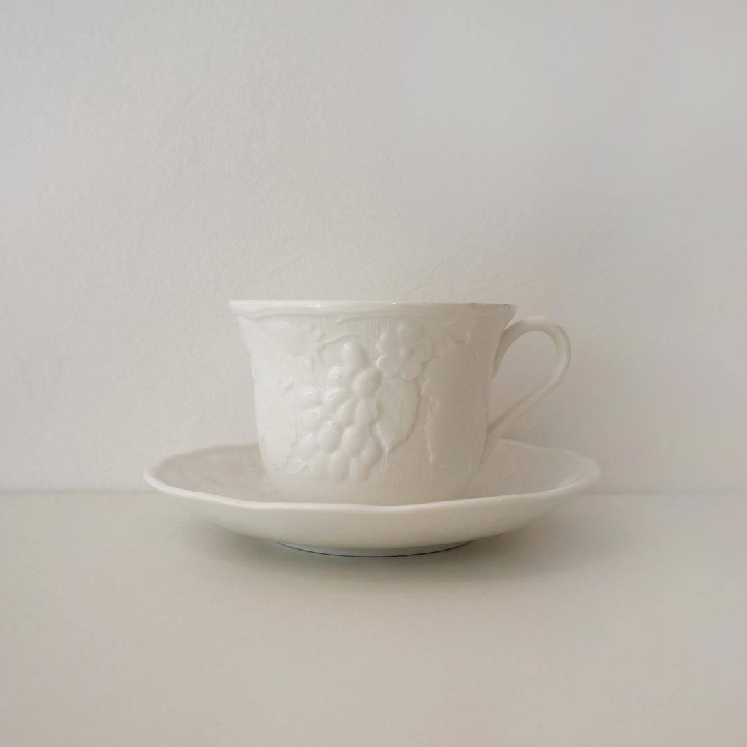 Vintage tea cup - england majolica