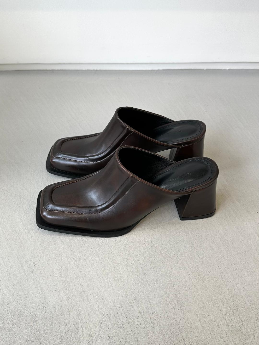 스퀘어 쉐입 하이 뮬