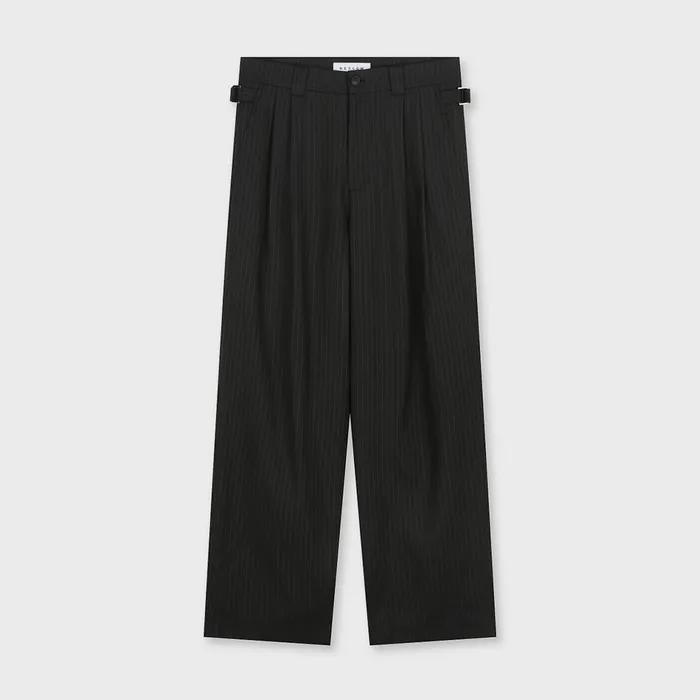 TWO TUCK TAPERED PANTS BLACK STRIPE