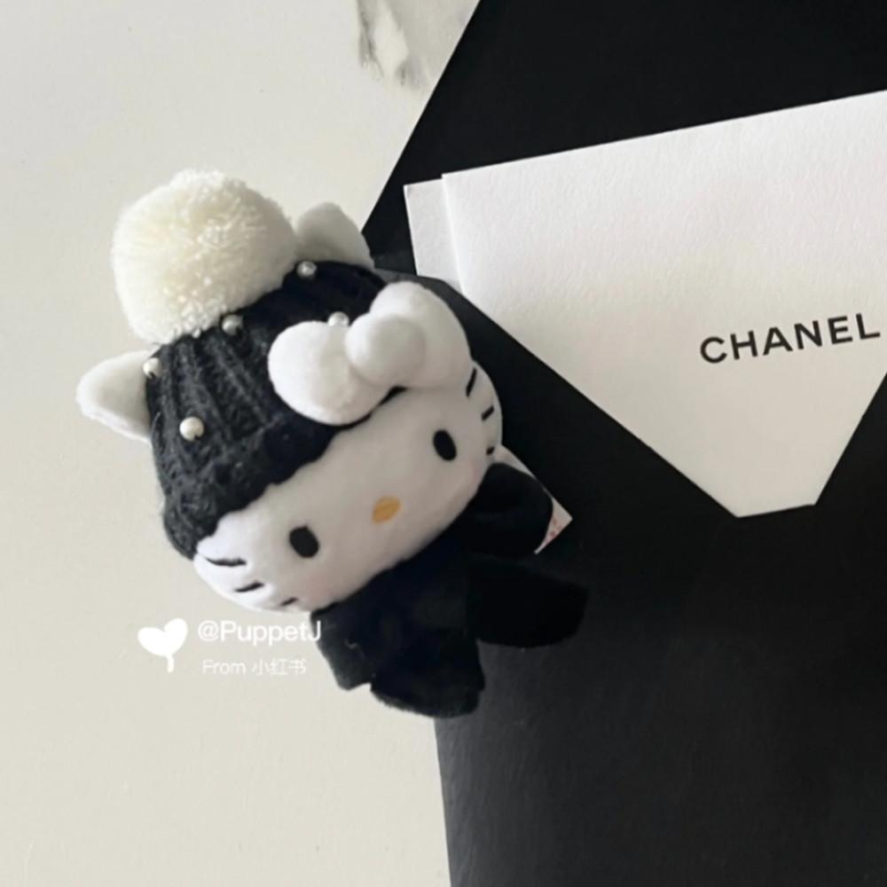 털모자를 쓴 키티 키링 블랙 검정 가방 열쇠고리 헬로키티 산리오 마이멜로디 쿠로미 포차코