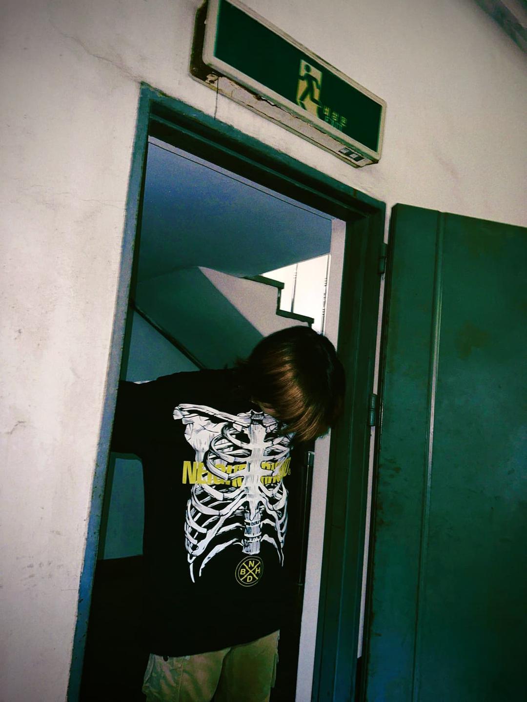 네이버후드 본 프린팅 롱 슬리브 | 후루츠패밀리