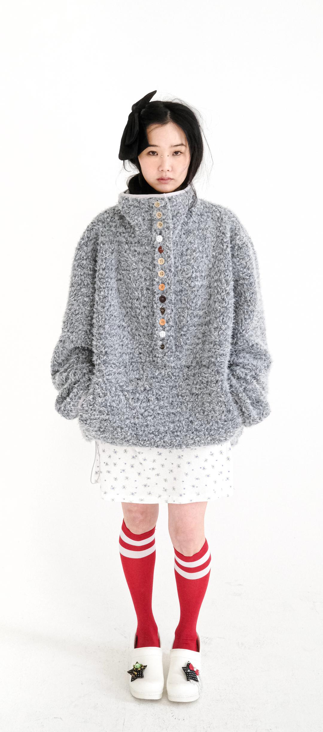 [fa.er.ie] fluffy button fleece pullover (grey)