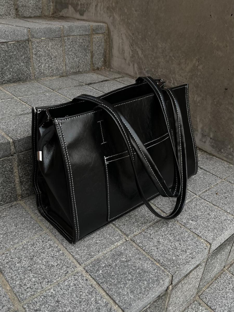 Stitch Square Shoulder Bag (black)