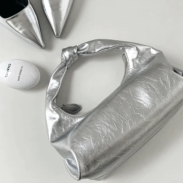 💖봄 정장코디💖 데일리 포인트 메탈 실버 꼬임 토트백