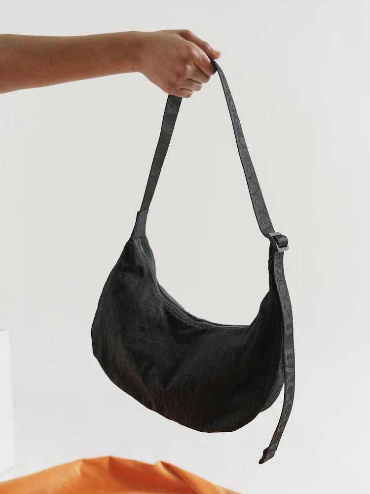 [정식수입] BAGGU 바쿠 미디엄 나일론 크레센트백 크로스백 Baggu Medium Nylon Crescent Bag