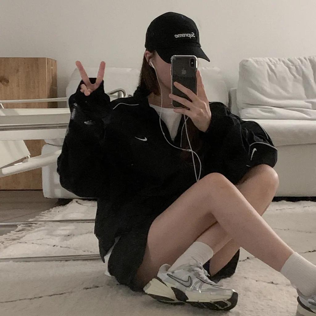 나이키 남녀공용 솔로 스우시 파이핑 블랙 바람막이 자켓