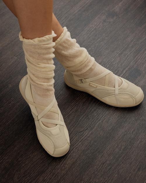 로마리 스웨이드 밴딩플랫 스니커즈 아이보리 FLOTFA3W57