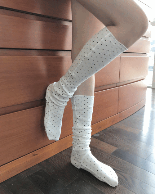 클라우드이모션 Preto dot high knee socks