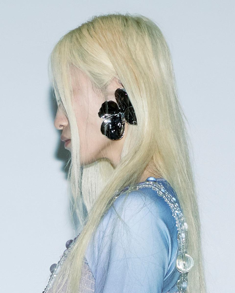 RESIN FLOWER BLACK EARRING - SINGLE