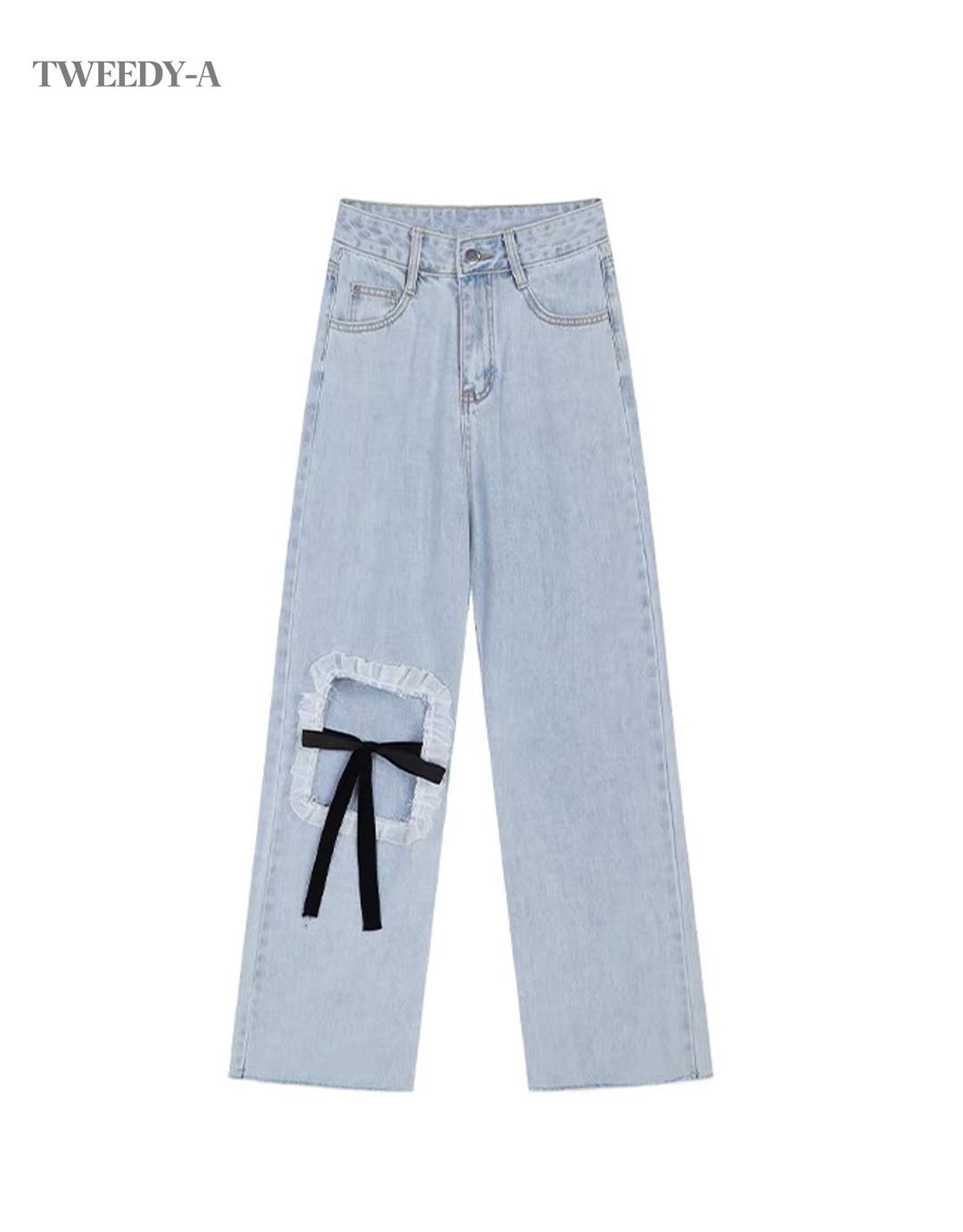 (바로배송) 스퀘어 블랙 리본 포인트 스트레이트 핏 데님 진 라이트 블루