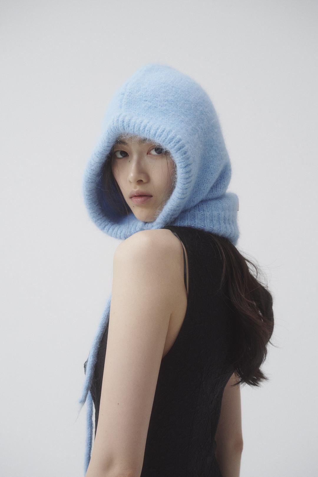 Larva balaclava_skyblue