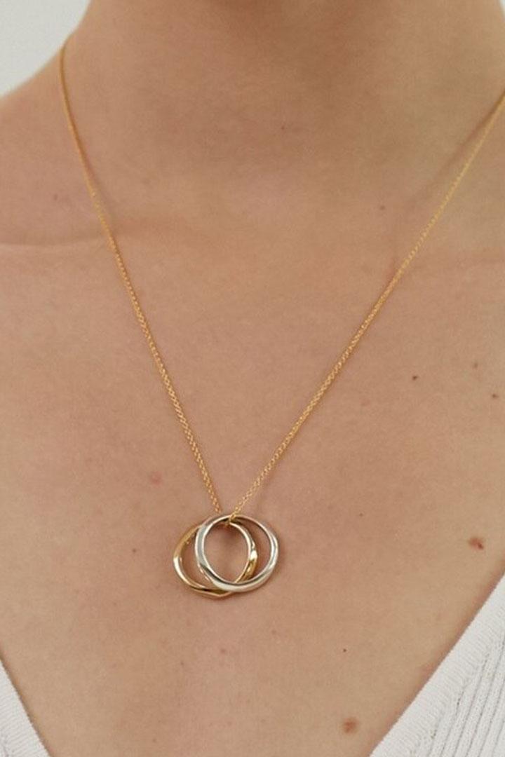 Bent two-ring necklace