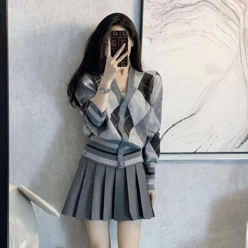 그레이 아가일 니트 가디건 / 플리츠 스커트