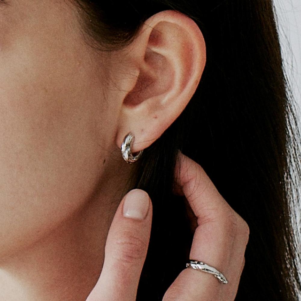 [29CM 단독] [silver925] vintage texture onetouch earring