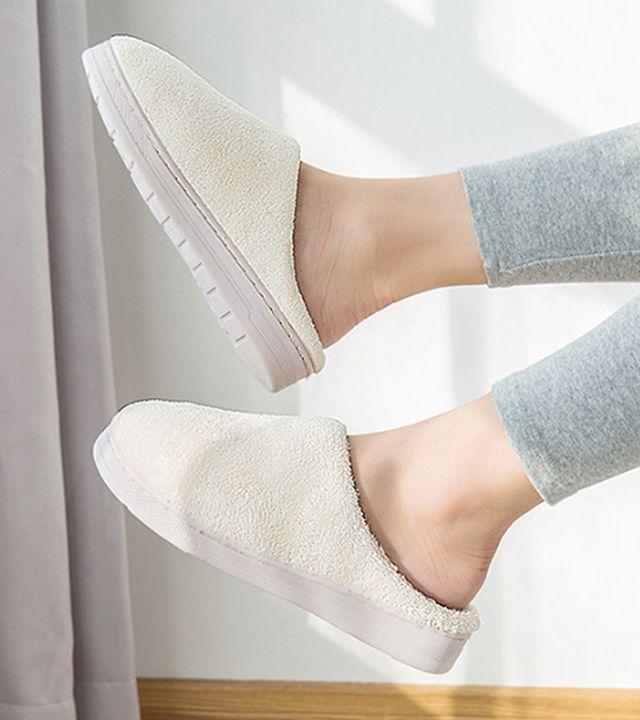 [1+1/당일출고] 겨울 심플 털 실내화 따뜻한 기모 방한 거실 사무실 슬리퍼 층간소음 미끄럼방지 학생 직장인 털신발 거실화