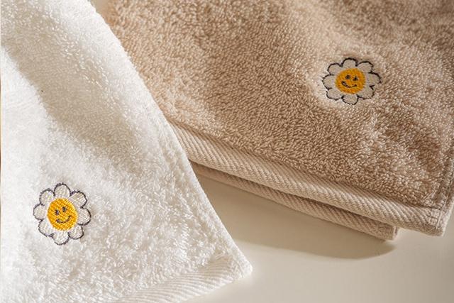 스마일 플라워 자수 핸드타올 2개 세트 (박스포장) 고리수건
