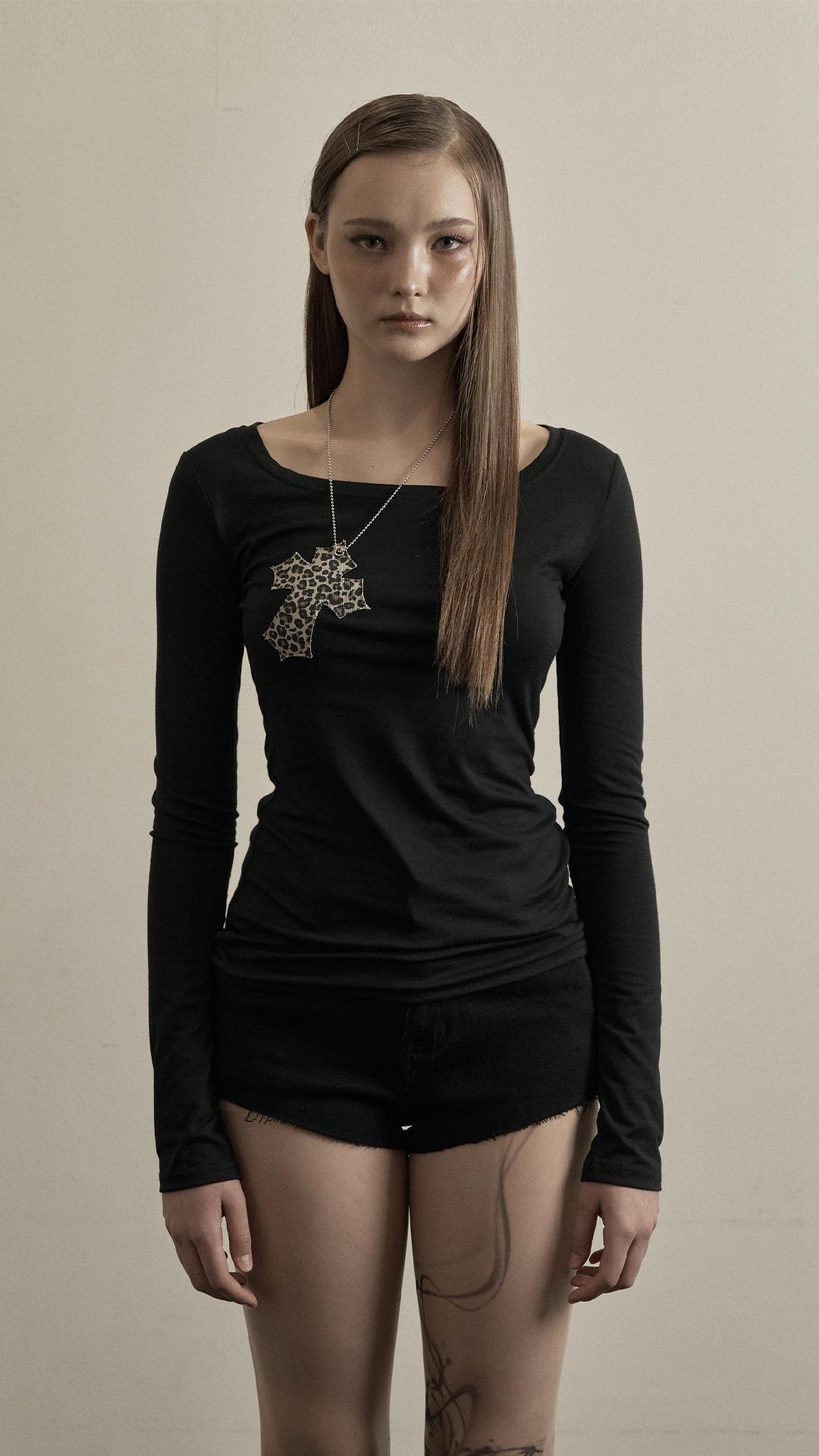 BLACKLEOPARDCROSS NECKLACE TOP