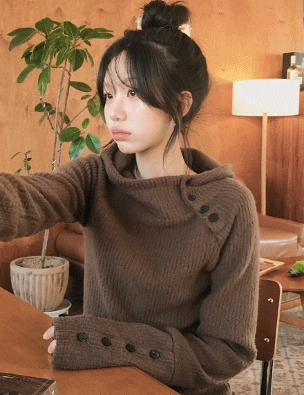 [여리핏/소매버튼] 에톤드 하이넥 사선 버튼 후드 니트