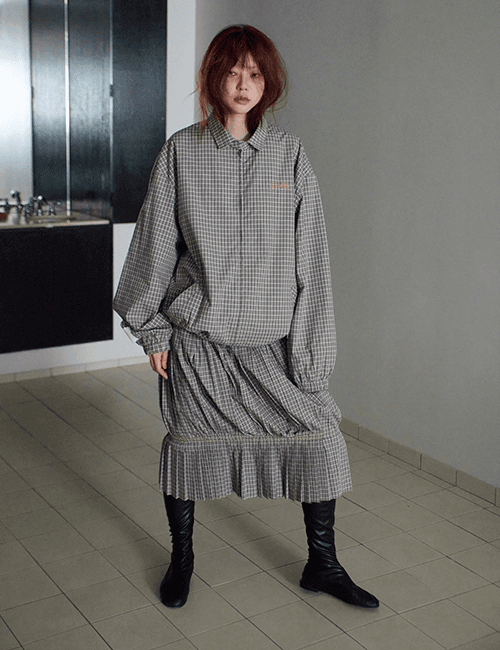 yellow-stitched pleats midi skirt in check